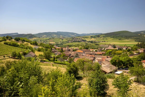 Vue village de Berzé-la-Ville, Mâconnais, Le Sud Bourgogne