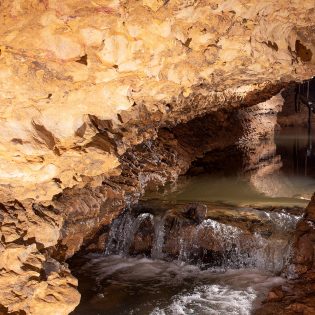 Visite, rivière souterraine, grottes d'Azé, Mâconnais, Le Sud Bourgogne